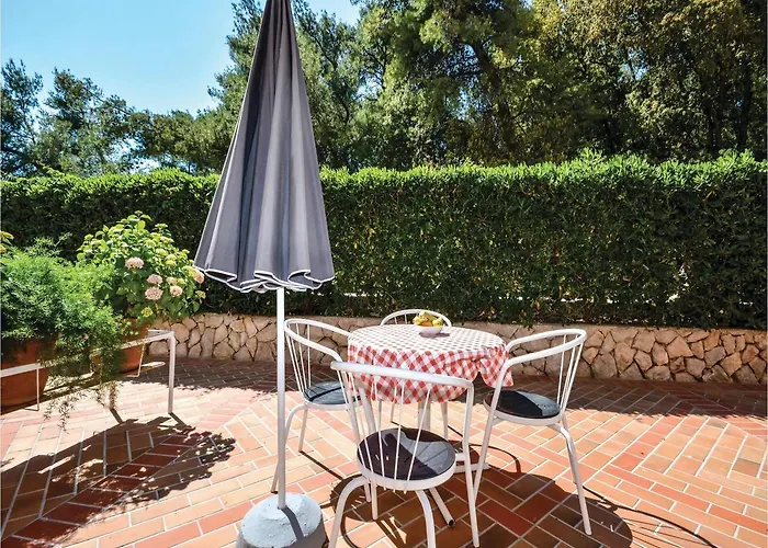 Nice Apartment In Vrboska With Wifi